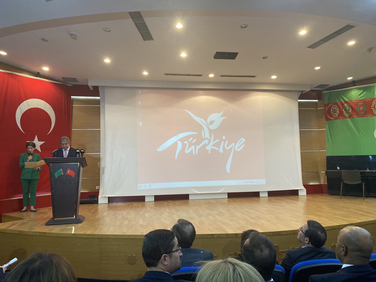 В Ашхабаде состоялась фотовыставка туристического потенциала Турции